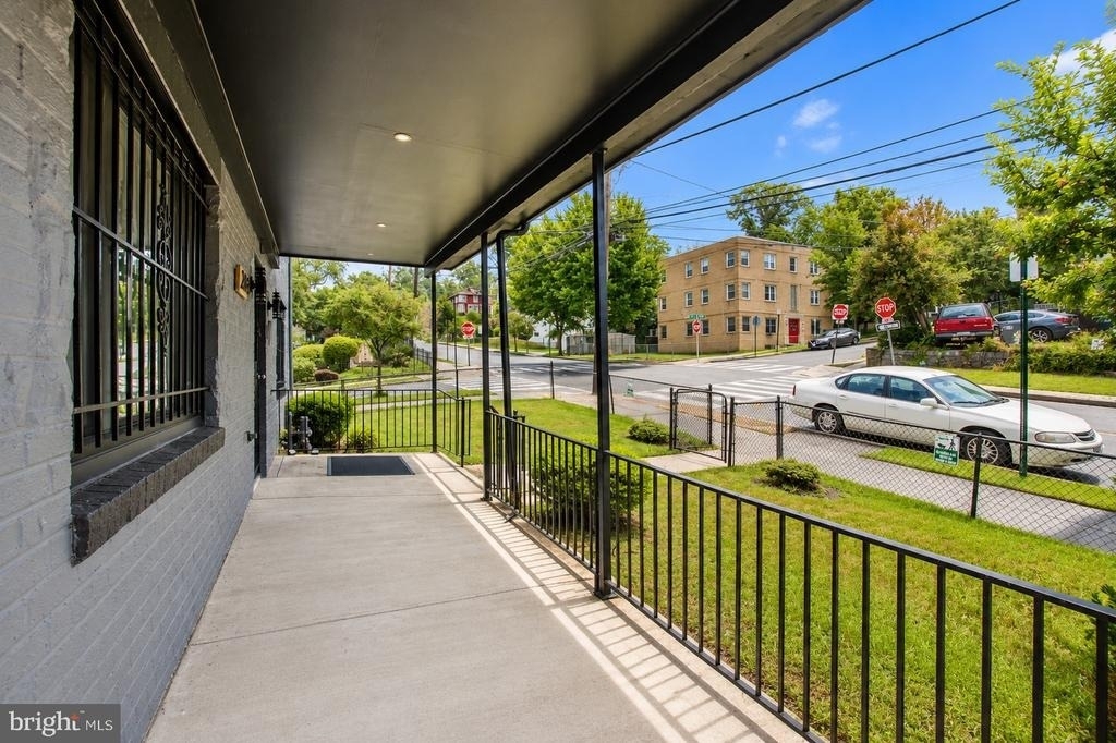 2834 R Street Se - Photo 2