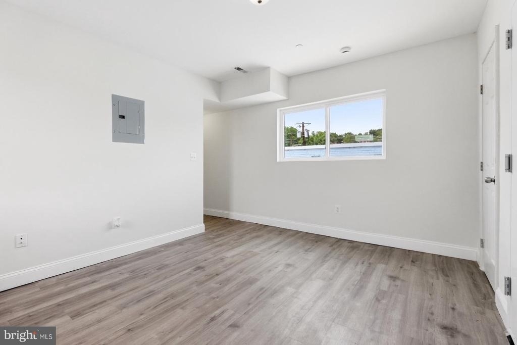 4230 6th Street Se - Photo 4