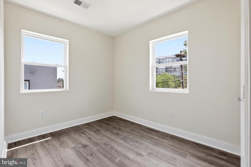 4230 6th Street Se - Photo 16