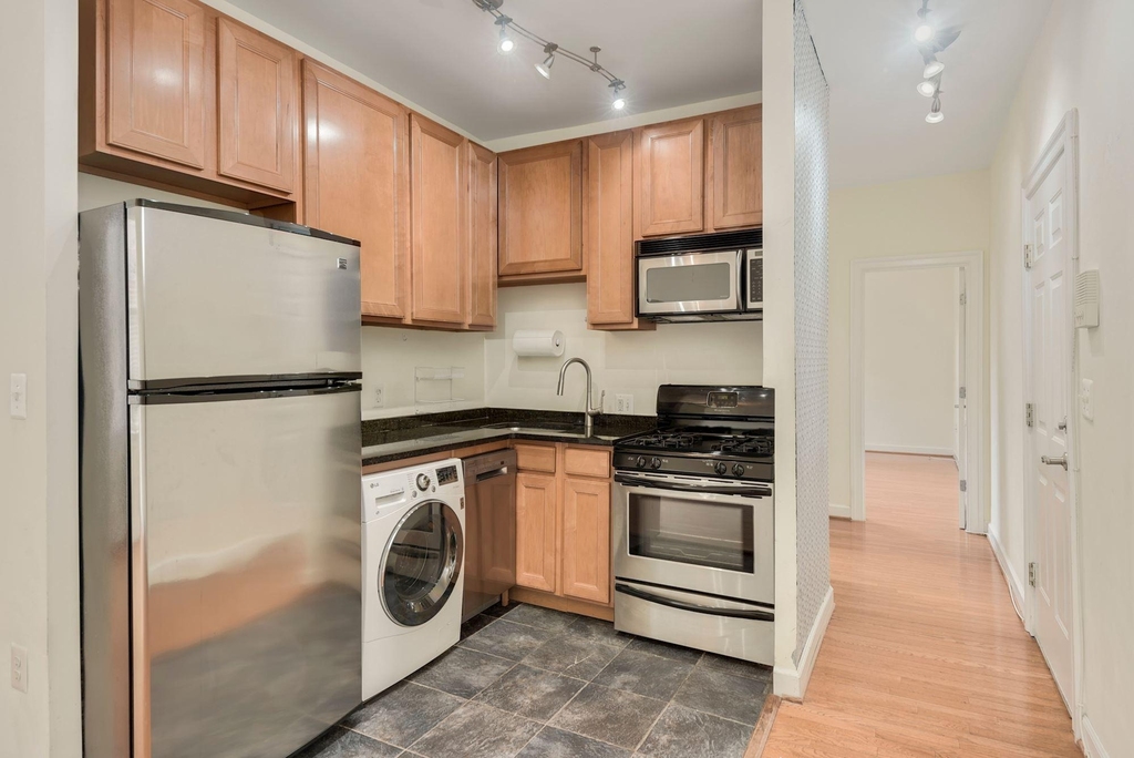 1815 A Street Se - Photo 5
