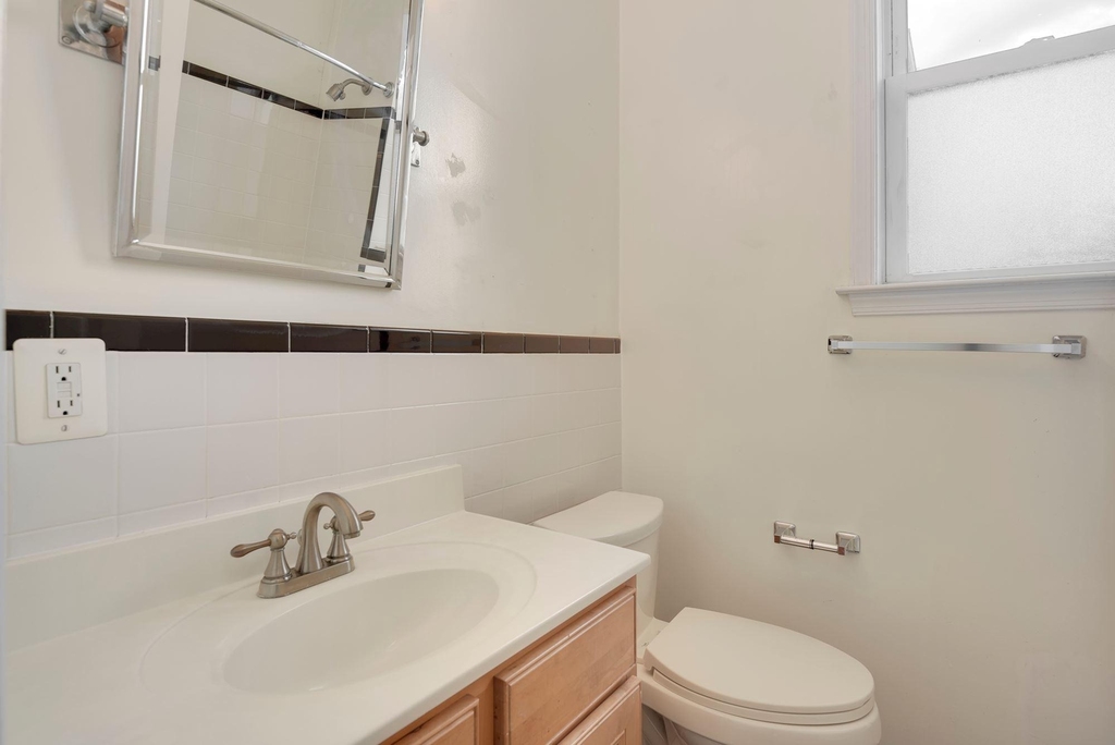 1815 A Street Se - Photo 10