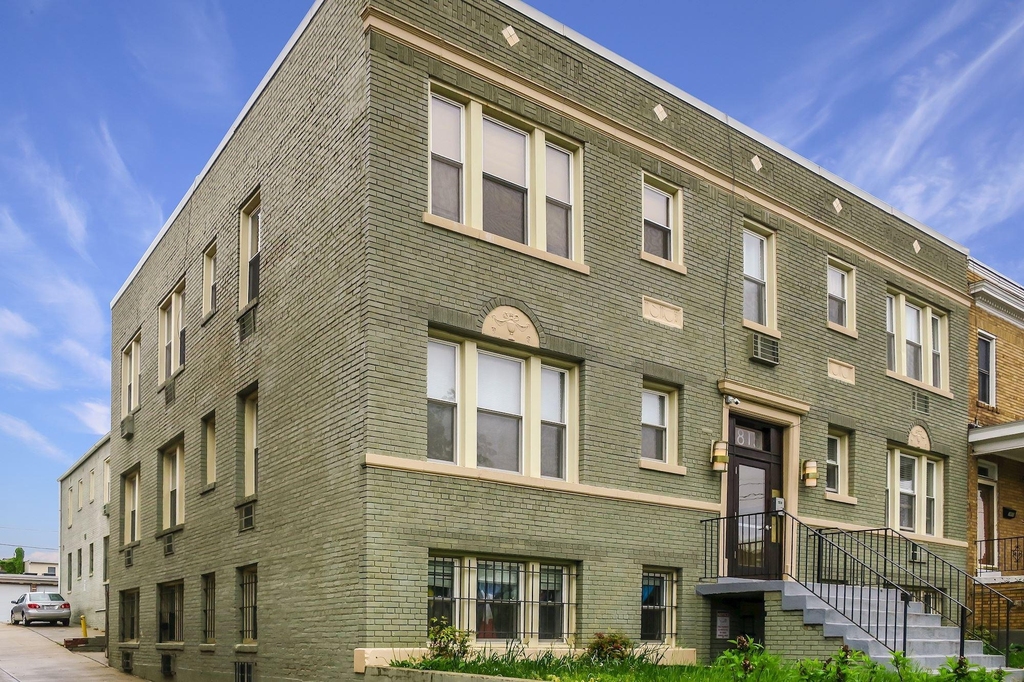 1815 A Street Se - Photo 13
