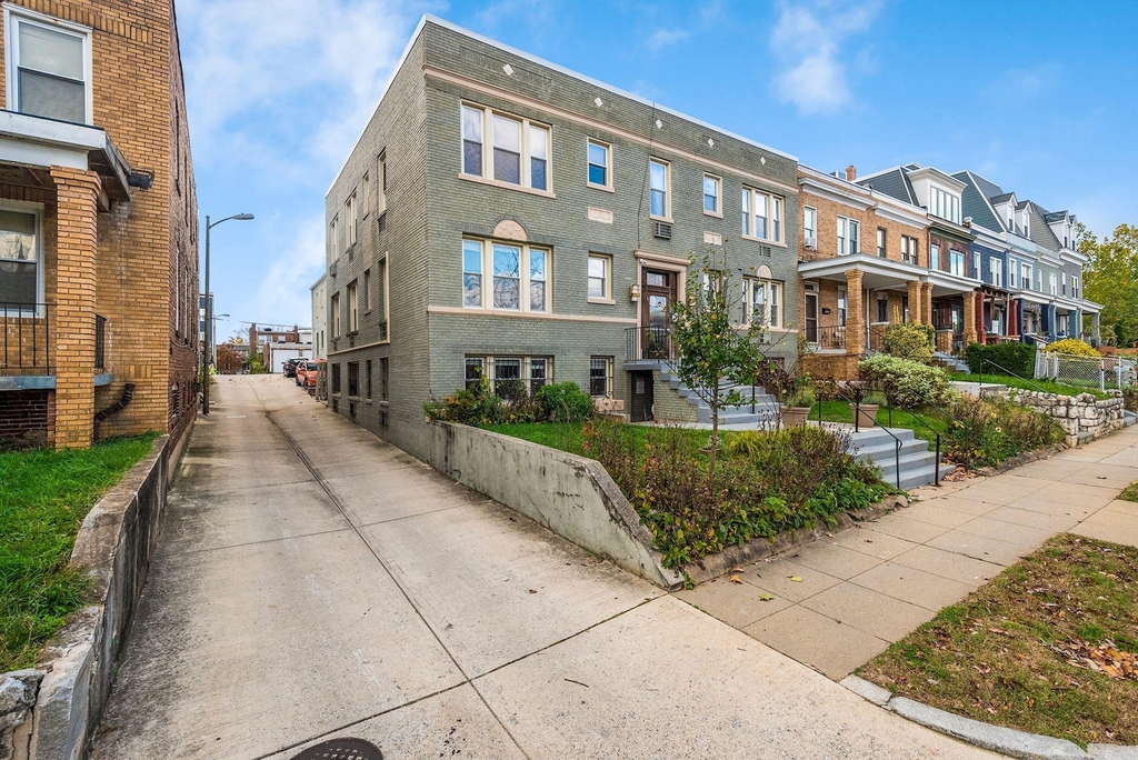 1815 A Street Se - Photo 1