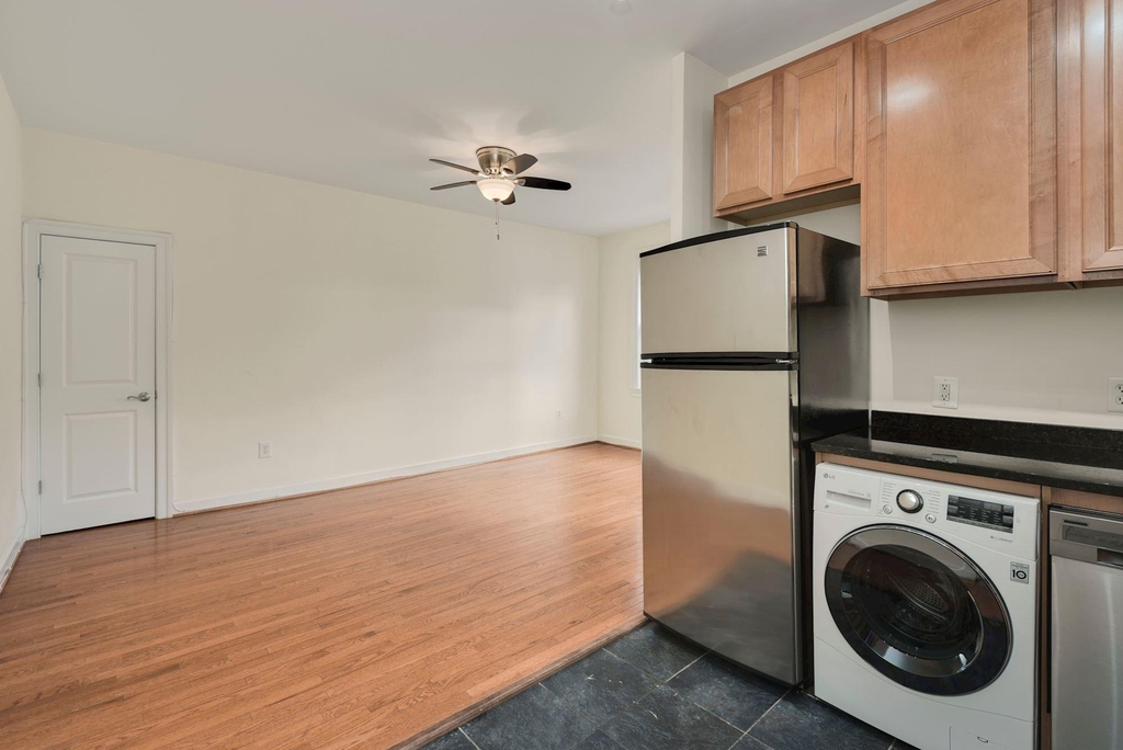 1815 A Street Se - Photo 6