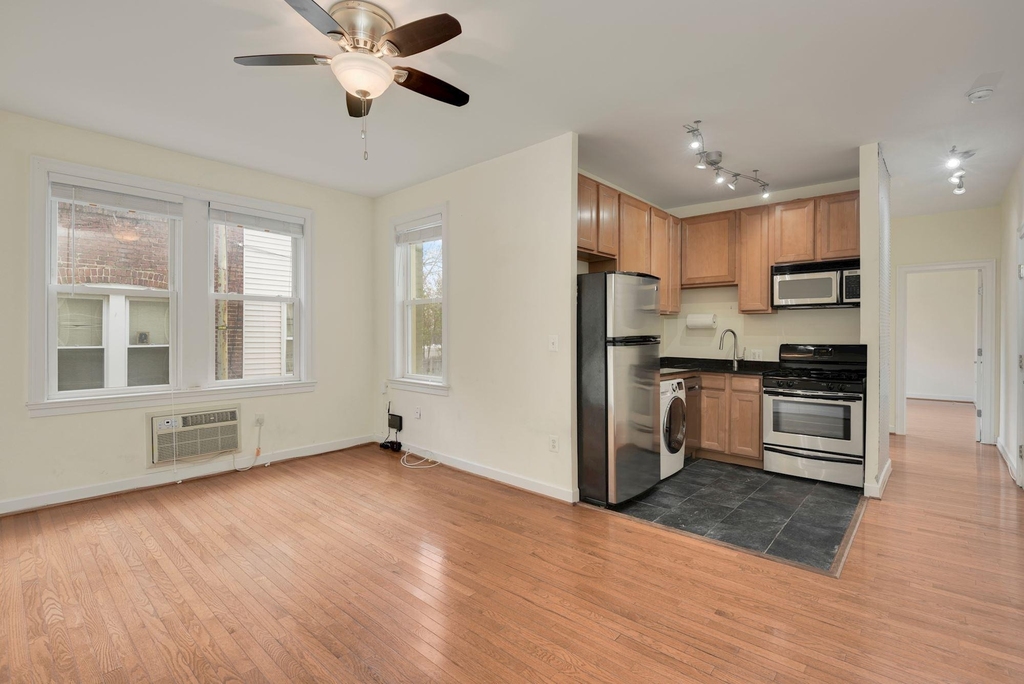 1815 A Street Se - Photo 3