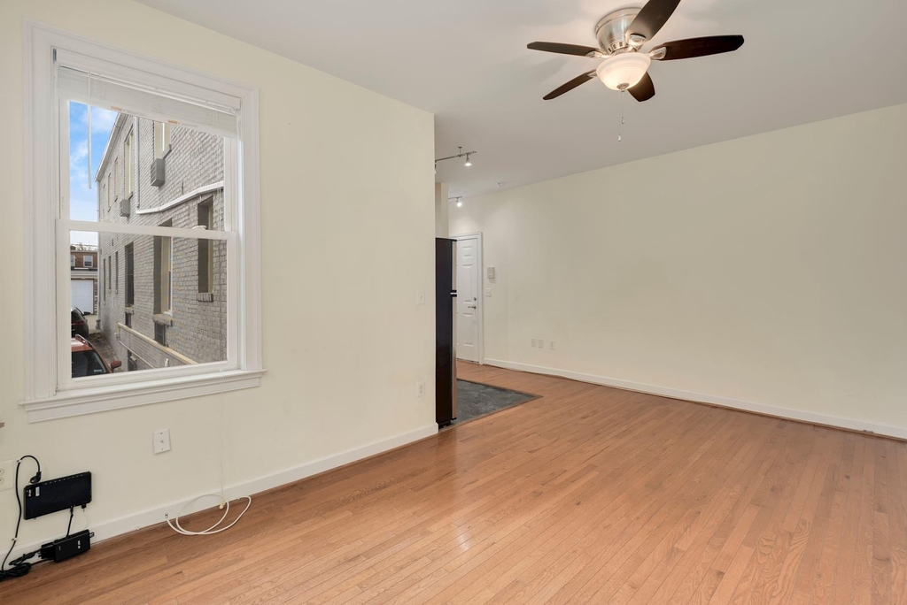 1815 A Street Se - Photo 4
