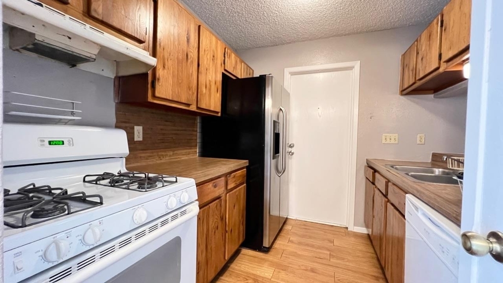 11941 Sunhillow Bnd - Photo 2