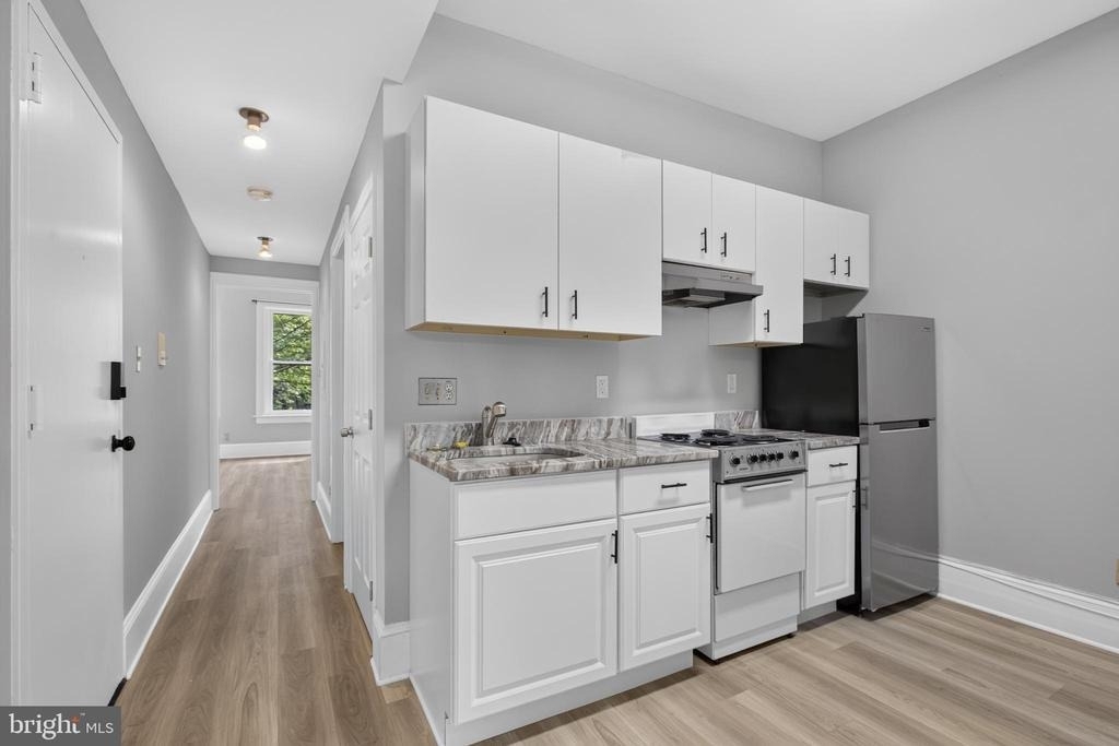 705 8th Street Se - Photo 11