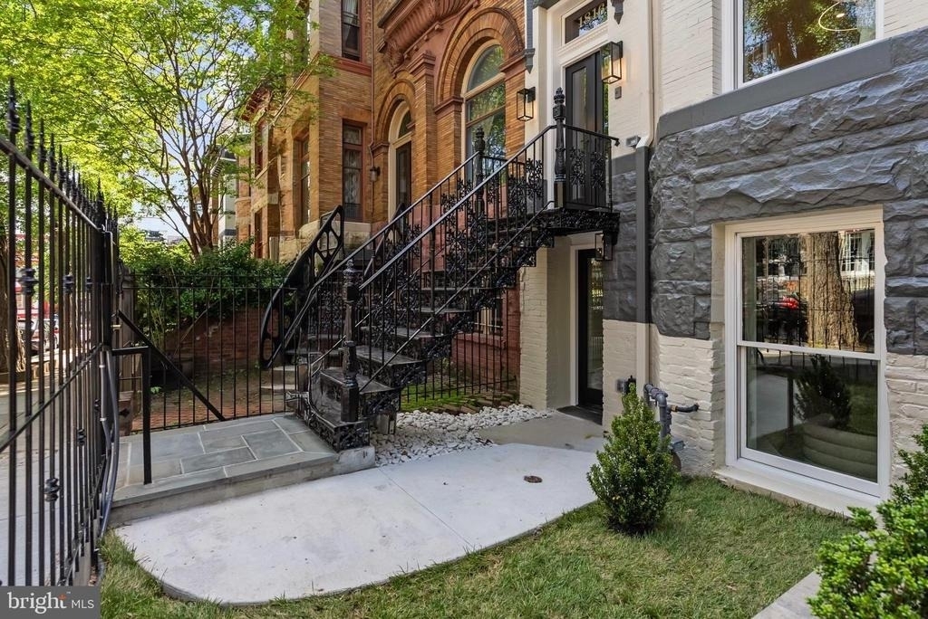 1816 Belmont Road Nw - Photo 1