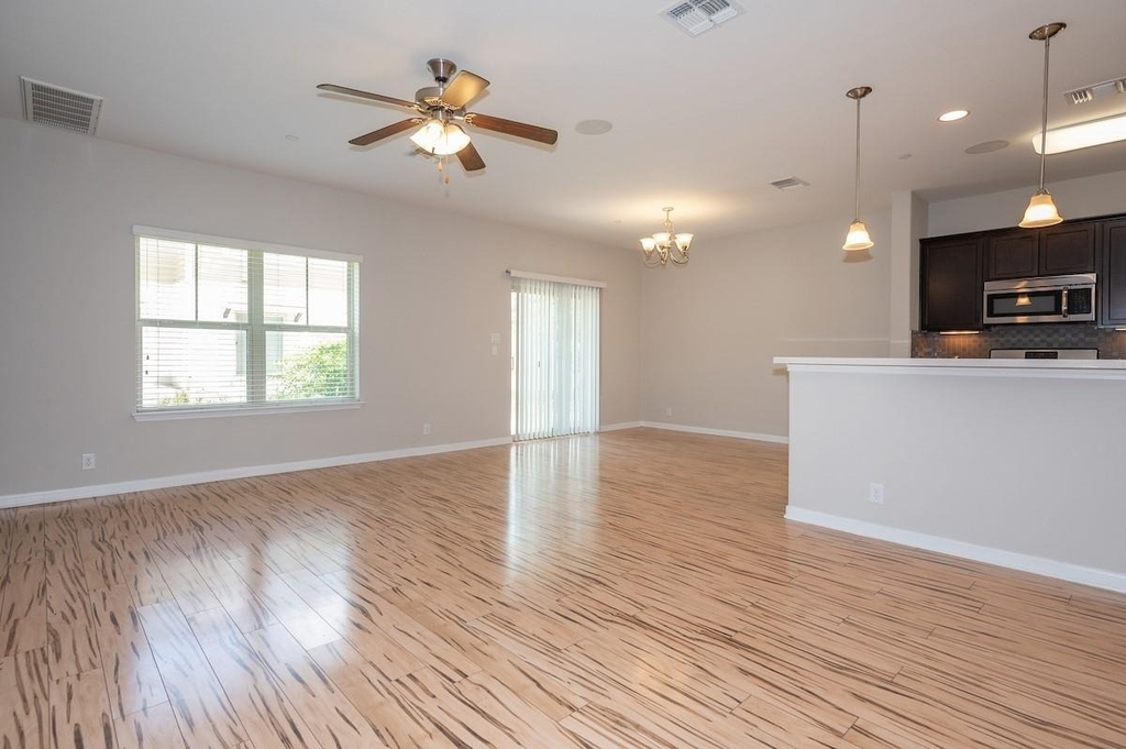 1620 Bryant Dr - Photo 3