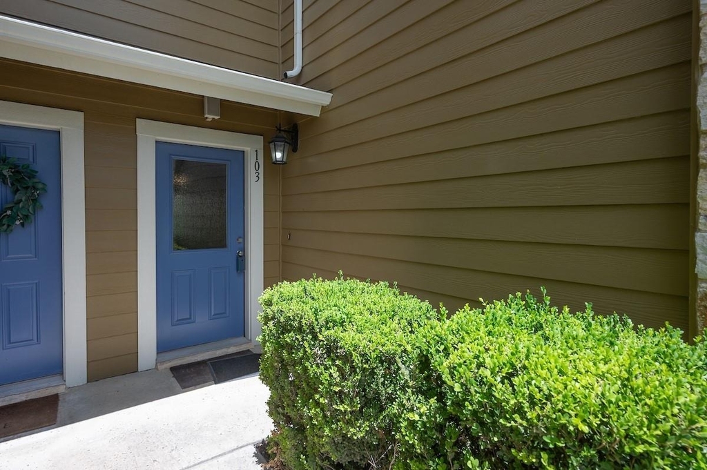 1620 Bryant Dr - Photo 2