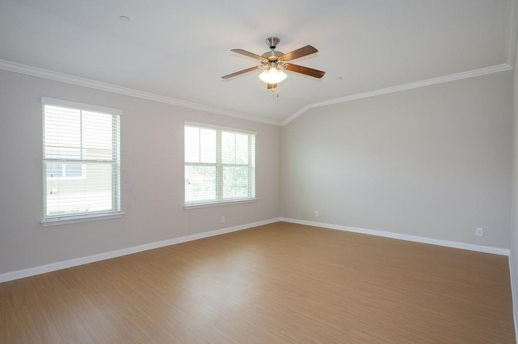 1620 Bryant Dr - Photo 10