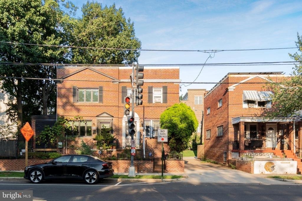 2835 4th Street Ne - Photo 0