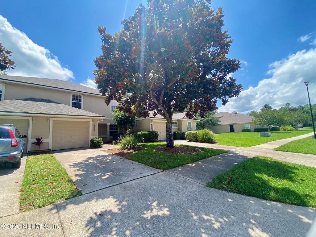 1530 Vineland Circle - Photo 2