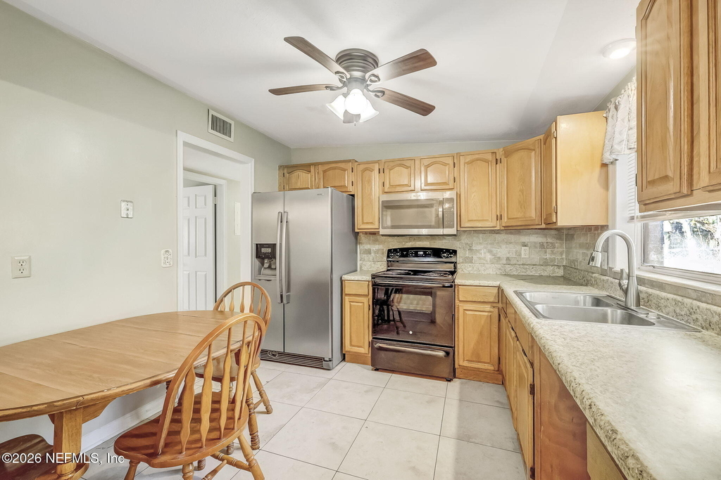 3223 Victoria Park Road - Photo 12