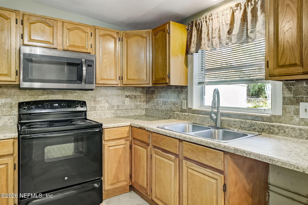 3223 Victoria Park Road - Photo 11