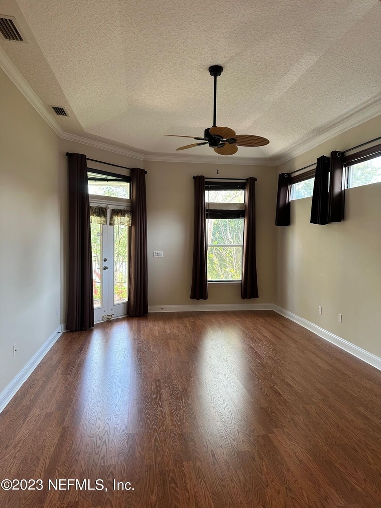 1439 Barrington Circle - Photo 10