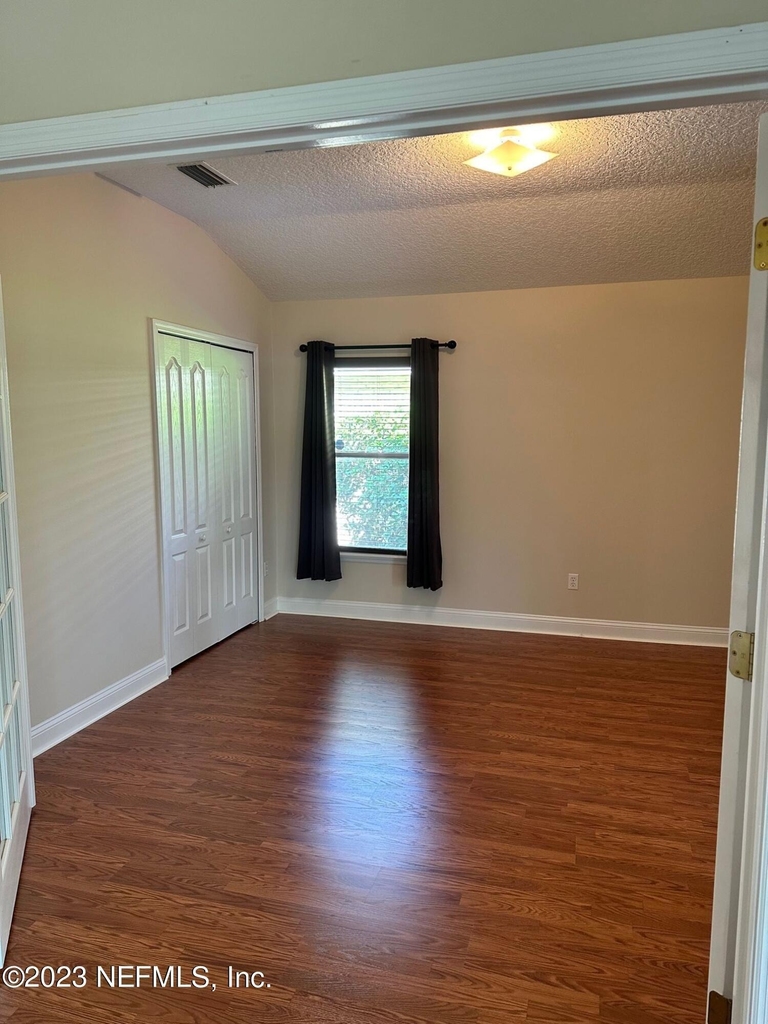1439 Barrington Circle - Photo 17