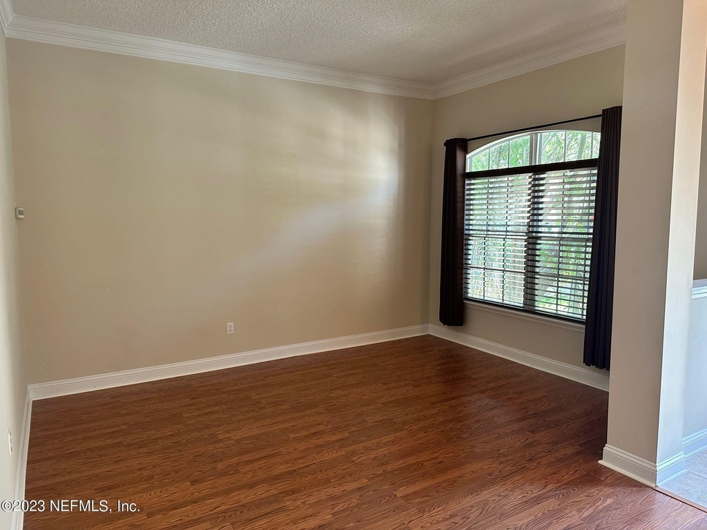 1439 Barrington Circle - Photo 2
