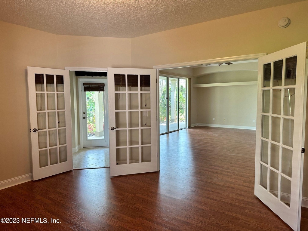 1439 Barrington Circle - Photo 15
