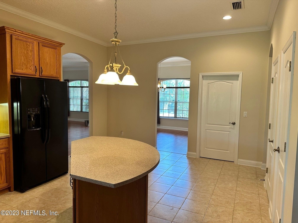 1439 Barrington Circle - Photo 9