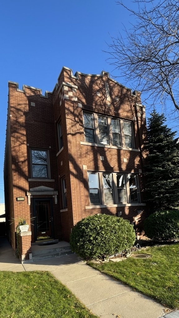 4943 N Marmora Avenue - Photo 0