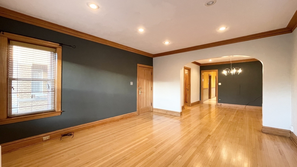 4943 N Marmora Avenue - Photo 3