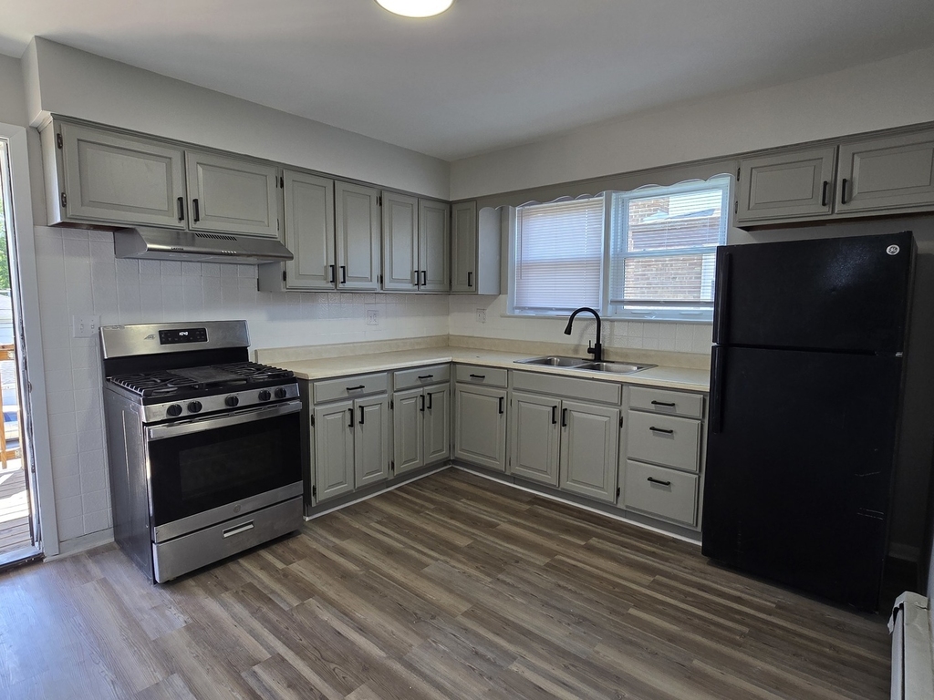 525 25th Avenue - Photo 1