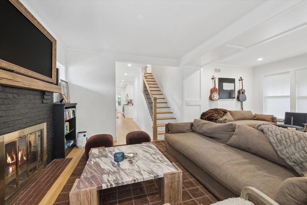 146 E Maple Street - Photo 2