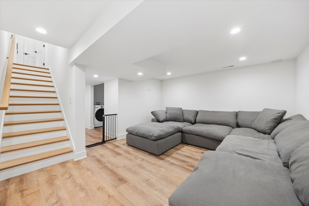 146 E Maple Street - Photo 10