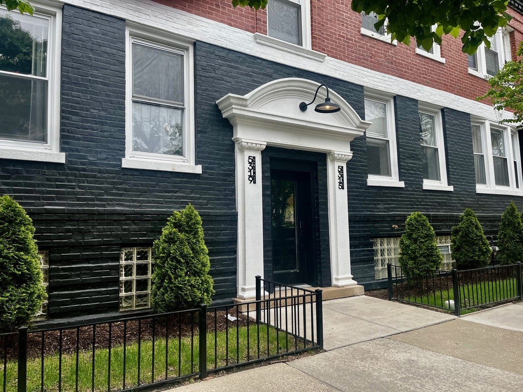 5325 N Damen Avenue - Photo 0