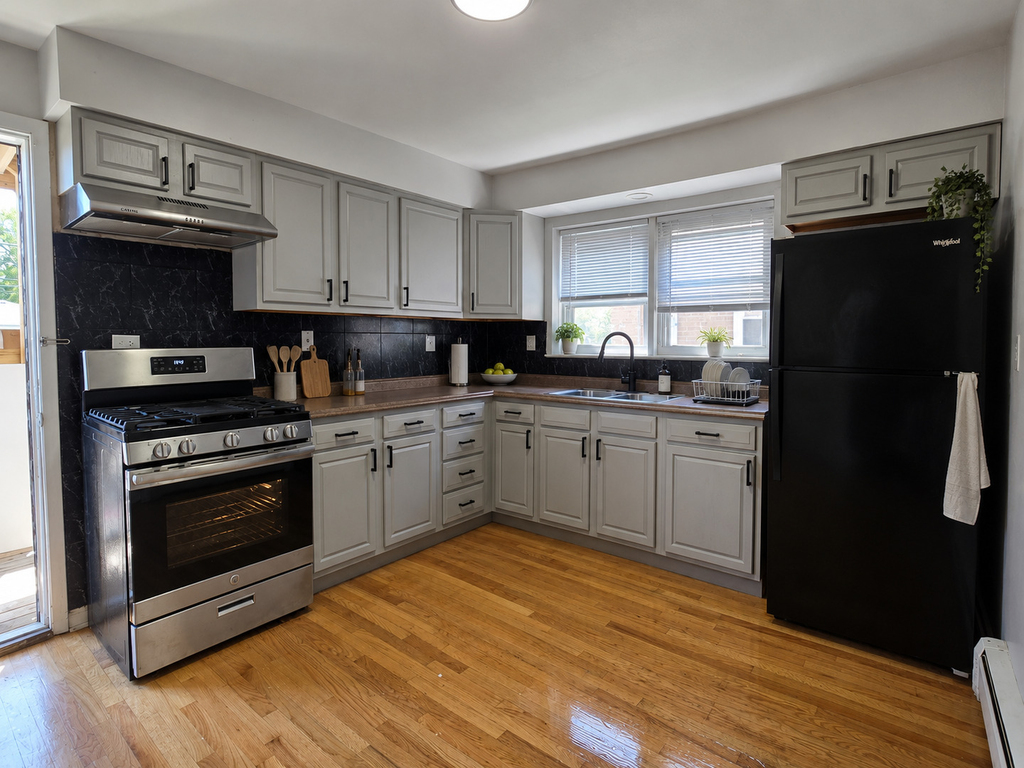 525 25th Avenue - Photo 2