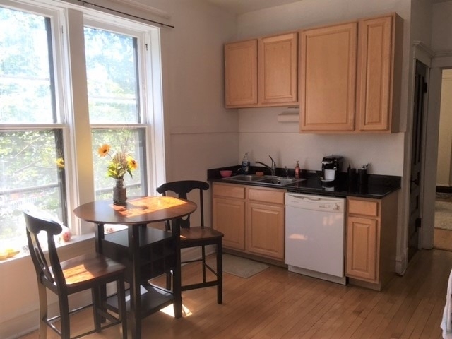 2906 N Greenview Avenue - Photo 7
