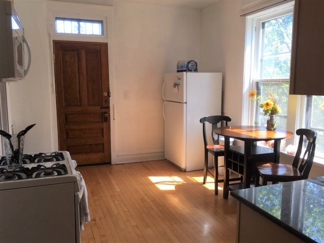 2906 N Greenview Avenue - Photo 4