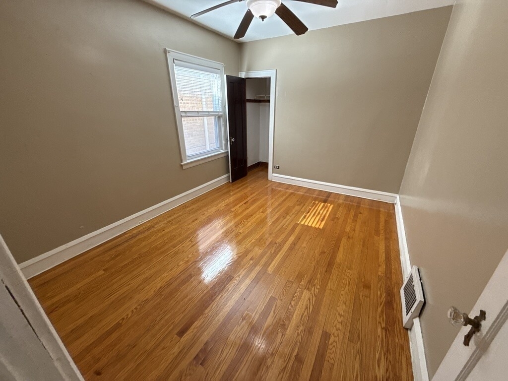 5327 W Wolfram Street - Photo 10