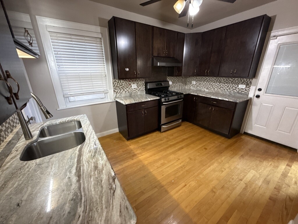 5327 W Wolfram Street - Photo 16
