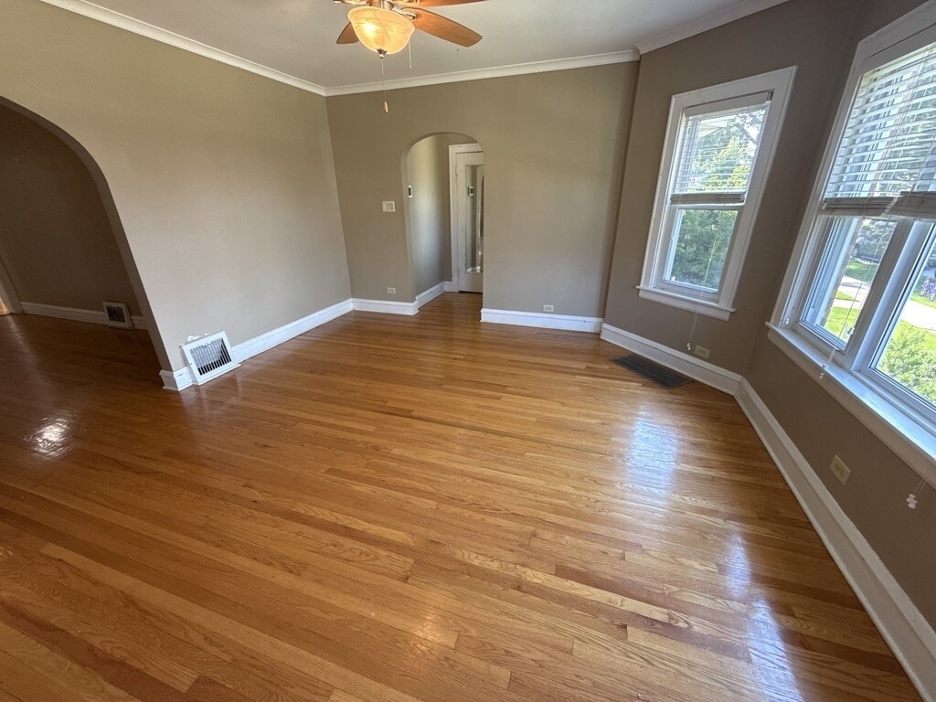 5327 W Wolfram Street - Photo 2