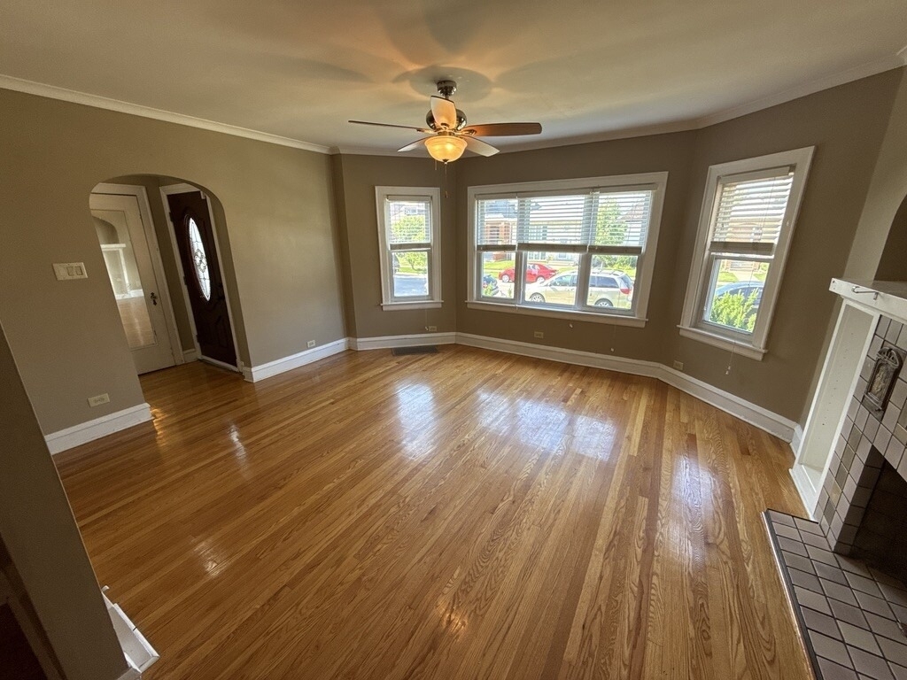 5327 W Wolfram Street - Photo 4