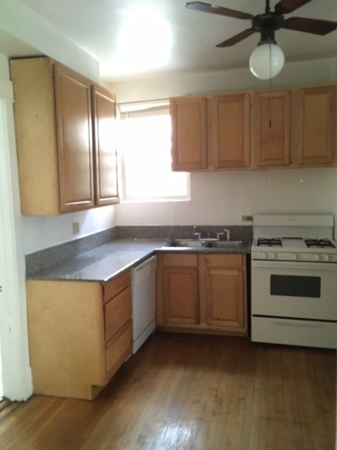 3246 N Seminary Avenue - Photo 2