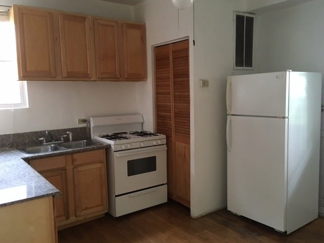 3246 N Seminary Avenue - Photo 3