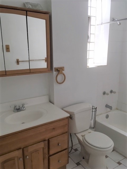 3246 N Seminary Avenue - Photo 9
