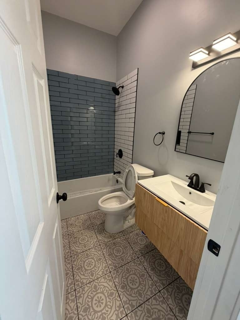 1742 N California Avenue - Photo 2