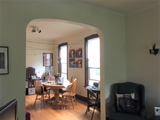 1911 W Eddy Street - Photo 2