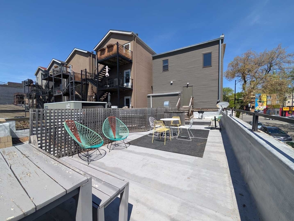 2301 W Chicago Avenue - Photo 11