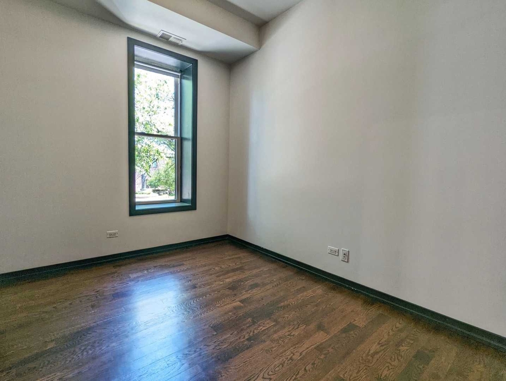 2301 W Chicago Avenue - Photo 9