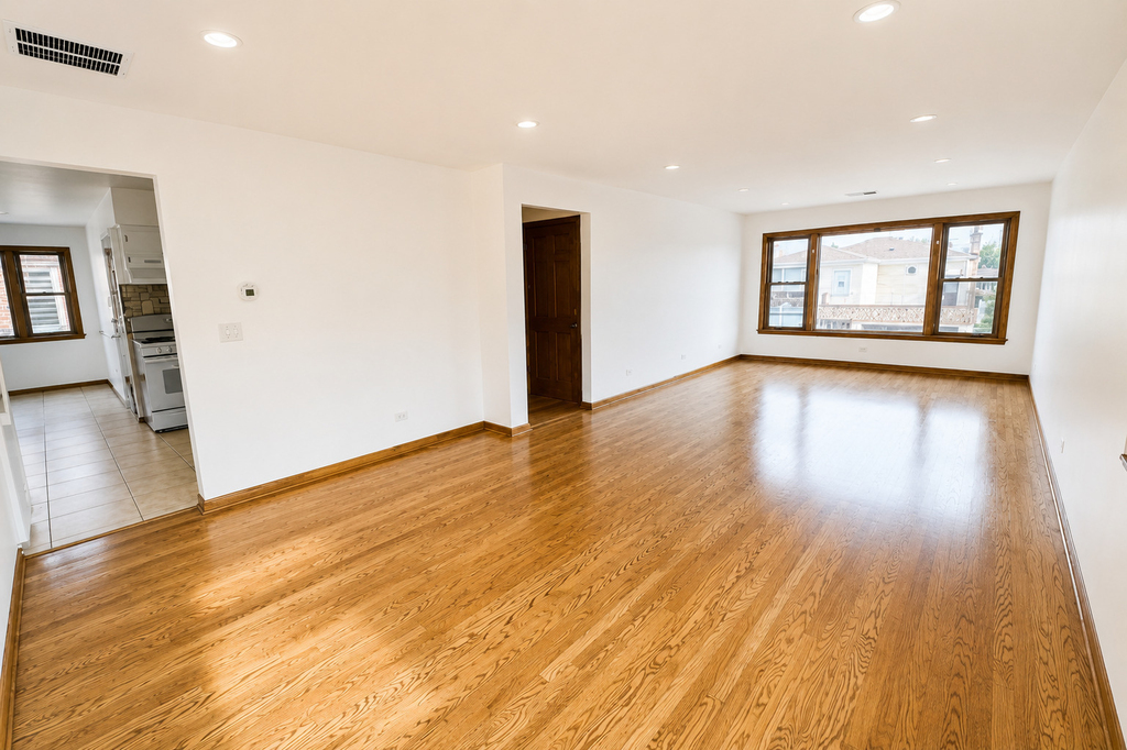8440 W Windsor Avenue - Photo 1