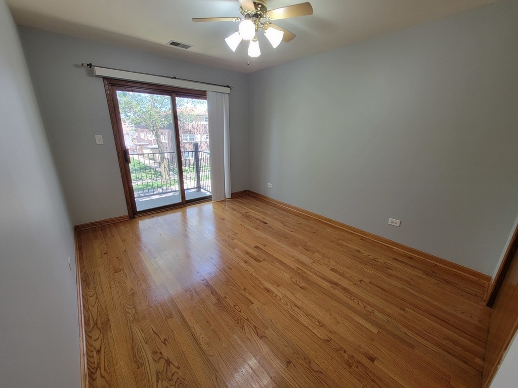 7411 N Claremont Avenue - Photo 9