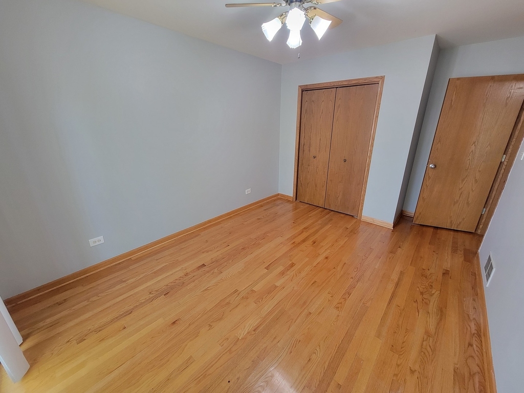 7411 N Claremont Avenue - Photo 11