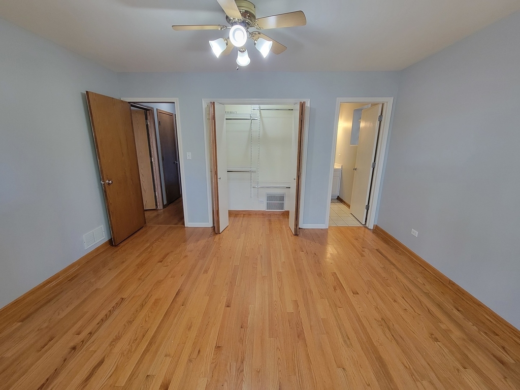 7411 N Claremont Avenue - Photo 2