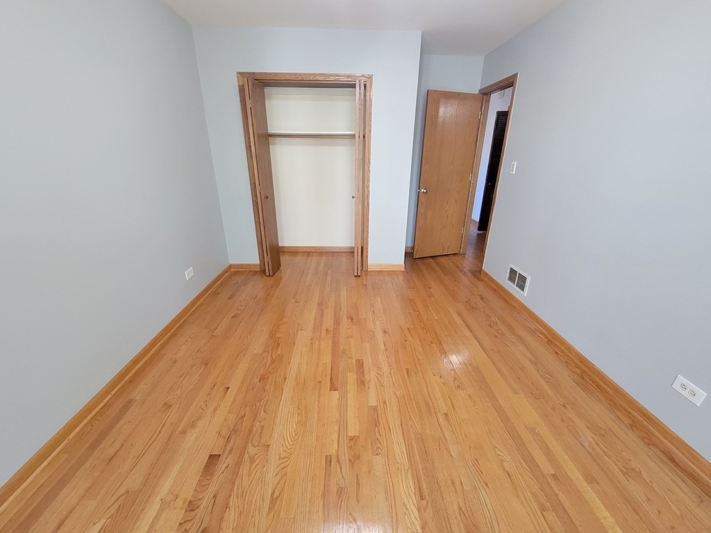 7411 N Claremont Avenue - Photo 10